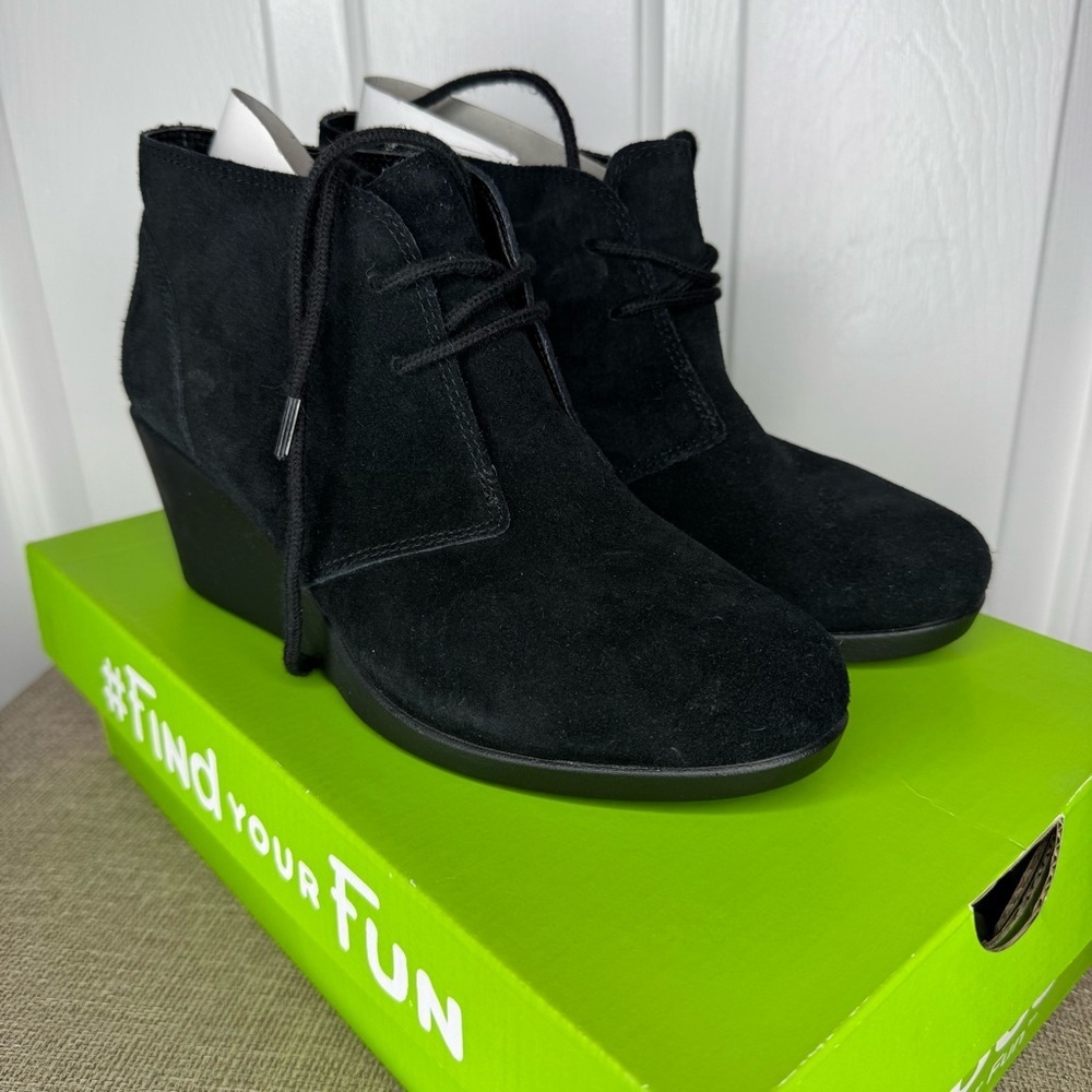 Crocs Suede Wedge Heels Boot Shoes Shootie size 6 black - Picture 2 of 8